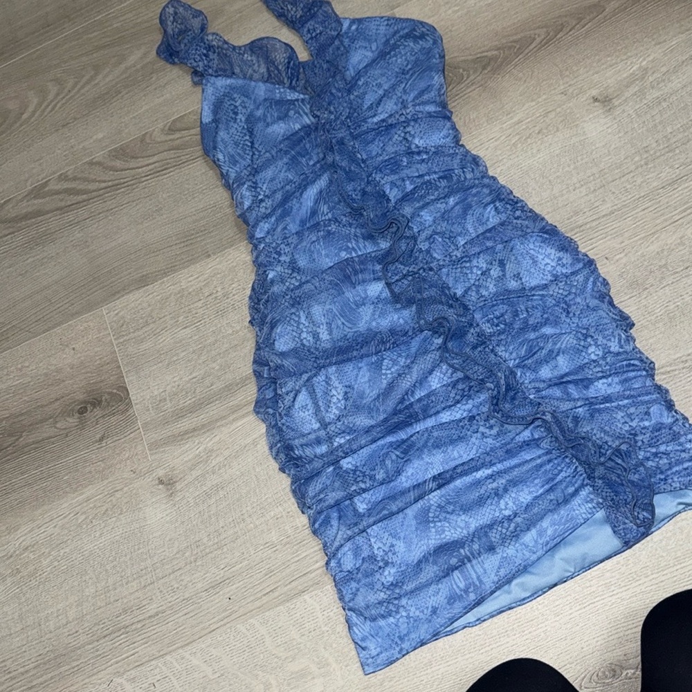 Elegant Blue Ruffled Dress - Picture 4 of 5